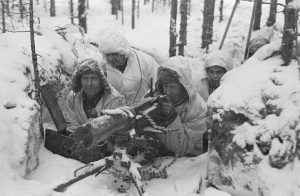 Finnish soldiers with machine gun during Winter War